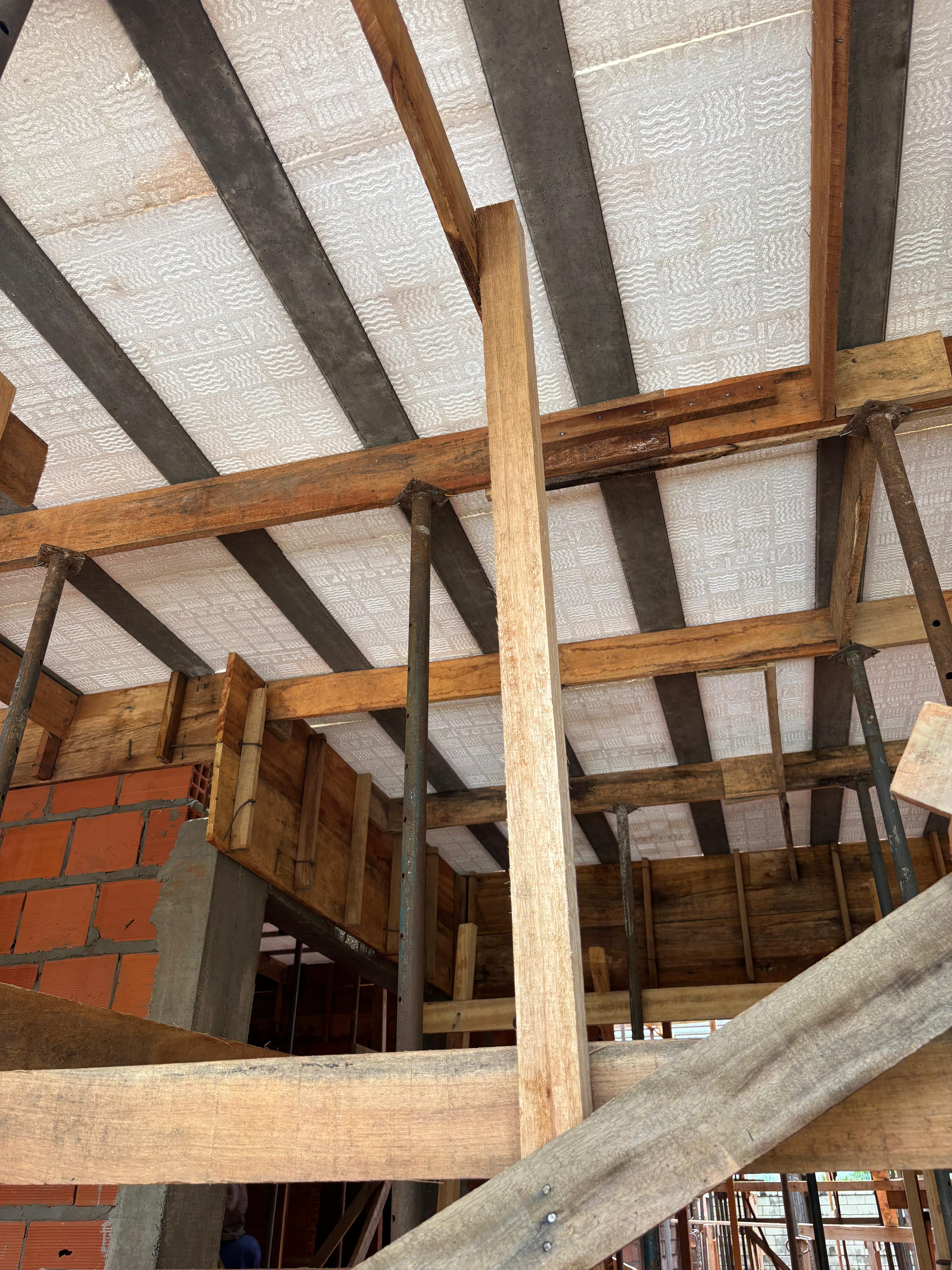 Lajotas de EPS e Ceramica